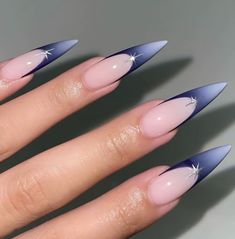 Aura Tip Nails, Stilleto Aura Nails, Nail Inspo White And Blue, Frenchie Nail Ideas, Stiletto Aura Nails, Aura French Nails, Blooming Gel Aura Nails, Aura Nails French Tip, Dip Powder Designs Nail Art