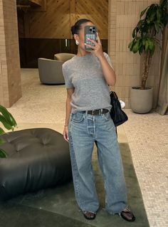 Outfit Jean Bleu, Summer Minimal Outfit, Worst Outfits, Pre Fall Outfits, Best Winter Outfits, City Outfits, Outfit Look, Midi Skirts