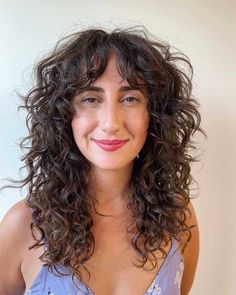 Long Shag Cut For Curly Hair, Bangs On Wavy Curly Hair, Curly Wolf Cut No Bangs, Curly Haircut 2023, Mid Curly Haircuts, 2c Shag Haircut, 70s Shag Curly Hair, Curly Shag Curtain Bangs, Curly 70s Shag