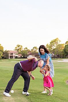 Golf Themed Gender Reveal | Pregnancy Announcement | Creative Surprise Announcement Ideas | Pregnancy Stories | Gender Reveal Theme Ideas | Later-age Pregnancy | Pregnancy Reveal to Kids | Pregnancy Inspiration | Pregnancy Announcement Photography | Mommy Blogger | Carrie Colbert #genderreveal #pregnancy