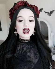 Login • Instagram Vampire halloween costume, Halloween makeup scary Halloween Costumes Women Scary, Fete Emo, Vampire Hair, Hippie Costume Halloween, Makeup Zombie, Halloween Instagram, Halloween Make-up Looks, Vampire Halloween Costume