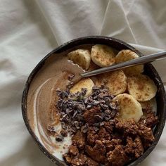 Smoothie bowl açai bowl breakfast inspo yummy food yum that girl nutritious breakfast ideas snack ideas bowls bananas yogurt yummmmm!!!! Aesthetic food Cafe Food