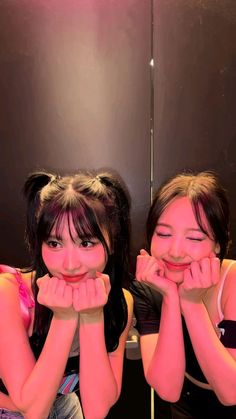 Momo Nayeon, Hilarious Pictures, Not Funny, Hirai Momo, Best Kpop, Nayeon Twice, Im Nayeon, Beauty Life Hacks Videos