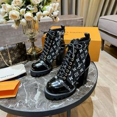 Size: 35-EU-4-US-22-5-CM-8-85-IN Louis Vuitton Shirt, Fashion Shoes Boots, Chanel Shirt, Goyard Bag, Star Trails, Shoe Tags, Louis Vuitton Shoes, S Star, Black Ankle Boots