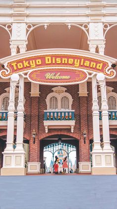 the front entrance to tokyo disneyland