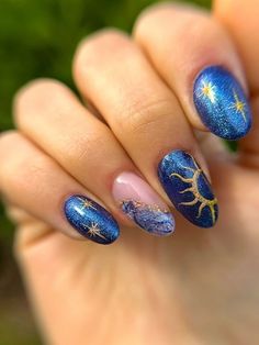 Space Nails Simple, Short Space Nails, Celestial Nail Art Simple, Day And Night Nails, Solar Eclipse Nails, Astronomy Nails, Outer Space Nails, Eclipse Nails, Bohemian Nail Art