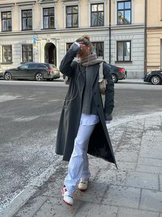 Forever Coat Grey - Djerf Avenue | Djerf Avenue Trench Outfit, Nyc Fits, Nyc Outfits, New York Winter, New York Outfits, Trench Coat Outfit, Mode Zara, Europe Outfits, Europe Winter