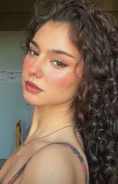 Light Makeup Looks, Casual Makeup, Pretty Skin, Curly Girl, Pretty Makeup, Aesthetic Hair, Cute Makeup, Hair Waves