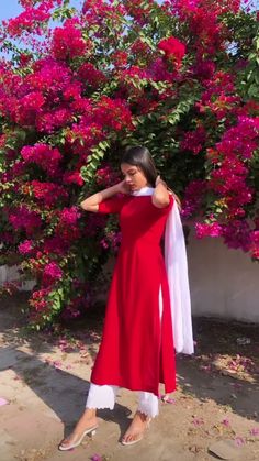 Poses In Chudidar For Instagram, Chudidhar Poses, Poses For Ethnic Wear, Indian Dress Poses, Ethnic Wear Poses, Red Kurti Outfit, Kurta Poses Women, Simple Suits Indian, Photo Ideas In Kurti