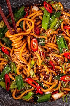 stir fry noodles with vegetables and sesame seeds