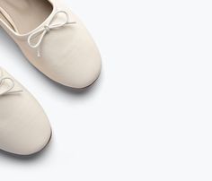 Please note: This style is Exchange Only The classic round toe ballet flat. Made by hand with buttery-soft ivory calf vegetable leather that naturally molds to your foot, the ROMA is equal parts effortless and timeless with its low-profile construction and leather lining for all-day comfort. Both dressy and functional, we love this style with jeans and a blazer or baggy trousers. Freda Salvador, Vegetable Leather, Modern Muse, Baggy Trousers, Womens Ballet Flats, Rubber Heels, Ballet Flat, Natural Leather, High Quality Leather