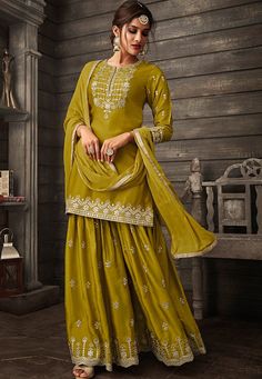 Sharara Style, Orang India, Sharara Designs, Gaun Fashion, Palazzo Suit, Sharara Suit, Kurta Designs Women, Ethnic Outfits