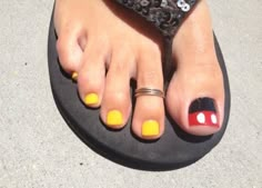 Mickey Mouse pedicure Mickey Mouse Nails, Nail Art Sticker, Nails Polish, Toe Nail Designs, Toe Nail Art