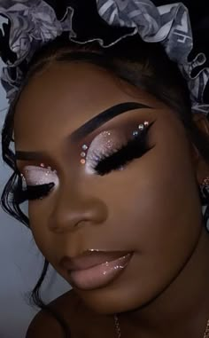 Face Beat Makeup Glitter, Makeup Ideas For Dance, Dramatic Makeup For Black Women, 21st Birthday Makeup Ideas, Glam Birthday Makeup Looks, Diamond Eye Makeup, Makeup Inspo Creative