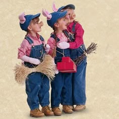 Halloween Group Costume: Three Little Pigs Costumes Pig Costume Diy, Big Bad Wolf Costume, Pig Halloween Costume, Halloween Costumes For Big Kids, Beta Club, Shrek Jr, Shrek Costume, Pig Halloween, Shrek The Musical