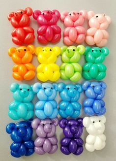 there are many different colors of teddy bears