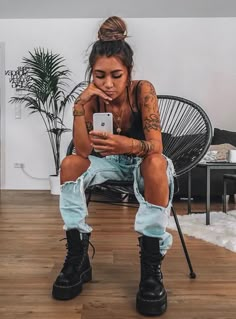 Long Skirt And Band Tee Outfit, Brewfest Outfit Summer, Girls With Tattoos Style Outfit, Dr Martens Outfit Spring, Edgy Style Aesthetic, Women's Grunge Fashion, Civilian Outfit, Look Grunge, Edgy Aesthetic