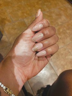 Ghana Nails, Nude Nails Brown Skin, Nude Almond Nails With Design, Nude Nails Brown, 30 Birthday Photoshoot Ideas, Almond Nails Black Women, Nude Nails Black Women, Gold Nails Black, Nude And Gold Nails