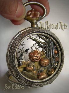 Steampunk Beauties | steampunktendencies: Sinister Pumpkin Patch by... Steampunk Stopwatch, Moda Steampunk, Steampunk Tendencies, Gothic Chic, Steampunk Watch, Old Clocks