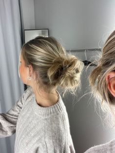 #messybun #hairstyles #blonde Slicked Back Hair, Sleek Hairstyles, Makeup Inspo