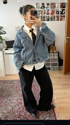 Fashion: #fashion, #style, #outfitinspiration, #beauty # cut outfits #falling outfits # winter outfits Pakaian Hipster, Street Style Outfits Casual, Stile Hijab, Denim Jacket Outfit, Skandinavian Fashion, Outfit Inspo Casual, Mode Inspo