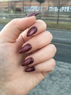 Cateyes Nails Fall, Cat Eye Nails Design Fall, Matte Cateye Nails, Cateye Nailart Fall, Maroon Cateye Nailart, Brown Nails Cat Eye, Magnetic Nails Red, Cateye Nailart Red, Cat Eye Burgundy Nails