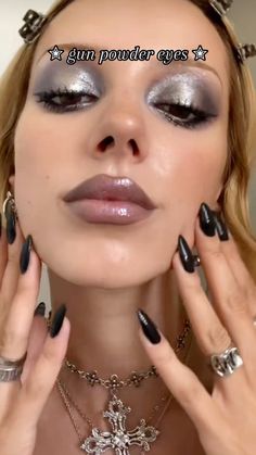 Silver/Chrome eyeshadow eye makeup look Silver Eyeshadow Hooded Eyes, Silver Eyeshadow Brown Eyes, Chrome Eyeshadow Look, Metallic Eyeshadow Looks, Silver Eyeshadow Makeup, Gray Eyeshadow, Black And Silver Eyeshadow, Grey Eyes Makeup, Gray Eyeshadow Looks