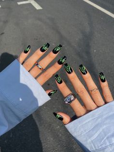 Multicolor  Collar    Uñas de Color Embellished Holloween Nails, Green Nail Designs, Long Nail Designs, Simple Gel Nails, Green Nail, Classy Acrylic Nails, Upgrade Your Look, Chic Nails