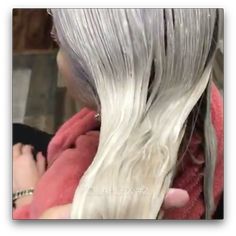 How To Get a Level 10 Ash Blonde Hair & Get Rid of Your Yellow or Golden Hair Once And For All! - Ugly Duckling Yellow To White Hair, Silver Hair Highlights, Blonde Toner, Haircolor Ideas, Blonde Dye, Blonde Hair Inspo, Brassy Hair, Yellow Blonde