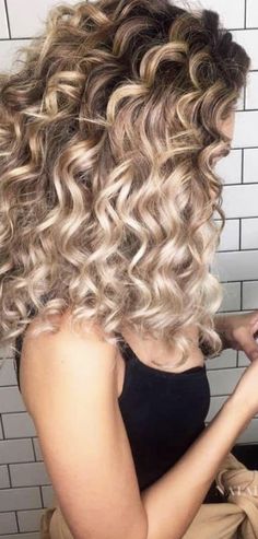 Regular Perm, Fade Haircut Curly Hair, Spiral Perm, Highlights Curly Hair, Wavy Curls, Permed Hairstyles, Short Curly Hair, Hair Envy, Hair Colour