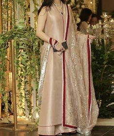 Silk Kameez Designs Pakistani, Designer Sleeves, Fancy Dresses Long, Dress Design Patterns, Simple Pakistani Dresses