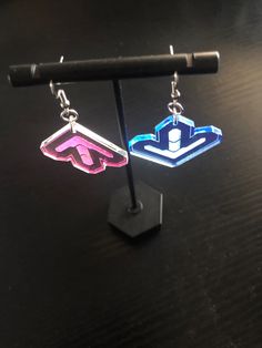 Earrings 90s/2000s Video Games: Dancing Arrows Rave - Etsy 2000s Video Games, Trance Party, Weird Jewelry, Laser Cut Acrylic, Funky Jewelry, 90s 2000s, Acrylic Earrings, Black Light