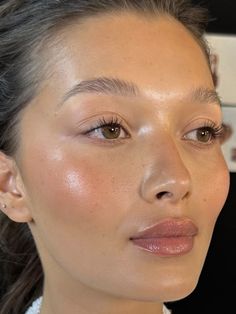 Dewy Makeup, No Makeup, Glowy Makeup, Editorial Makeup, Natural Makeup Looks, Wedding Hair And Makeup, Girls Makeup, Pretty Makeup, Aesthetic Makeup