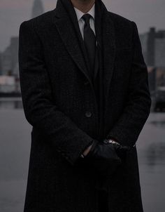 Der Gentleman, Black Suit Men, Gentleman Aesthetic, Classy Suits, Fashion Suits For Men, Dylan O'brien, Gentleman Style, Black Suits, Suit Fashion