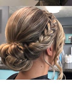 Doctor Hairstyles Medical, Prom Hair Ideas For Medium Length Hair, Debs Hairstyles, Bridesmaid Hair Updo Braid, Bride Diy, Simple Prom Hair, Hoco Hairstyles