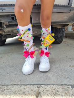 Crazy Socks Day Diy, Crazy Sock Diy, Crazy School Day, Crazy Socks For Kids, School Spirit Week, Homecoming Outfit, Sock Crafts, Crazy Hats, Alphabet Crafts