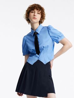 -Cotton -Soft and comfortable -Casual wear The shirt is made with stretchy cotton fabric that is comfortable and breathable. It has a cool and smooth texture, providing a comfortable and elastic fit. The vintage-inspired puff sleeves design enhances the shoulder shape. Additionally, it comes with a complimentary necktie.Blue Puff Sleeve Crop Shirt With TieGoodsNo: 1B5J3B250• Fit Type: Fit• Elastic: Non-elastic• Thickness: ThinMaterialsShell: 57%Cotton 41%Polyester 2%ElastaneSuggest Wash dark and Modern Blue Collared Shirt, Blue Short Sleeve Shirt With Ruffles, Chic Blue Puff Sleeve Shirt, Blue Top With Buttons And Fold-down Collar, Blue Streetwear Shirt With Button Closure, Shirt With Tie, Multi Dress, Custom Size Dresses, Short Waist