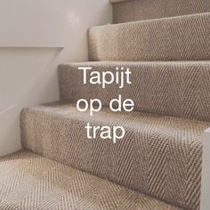 the words tapitt op de trap are written in white on an escalator