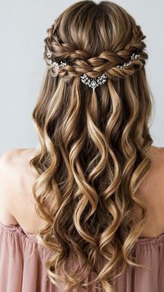 #curlyhairstyle #curlyhairideas #weddinghairstylesforlonghair #easyhairstyle Fancy Updos For Long Hair Prom, Bridesmaid Hair With Braid, Hairstyles With Headpiece, Braid Hairstyles For Wedding, Curly Braid Hairstyles, Bride Hairdo, Curly Braid, Hairstyles Formal, Trendy We Fryzurach