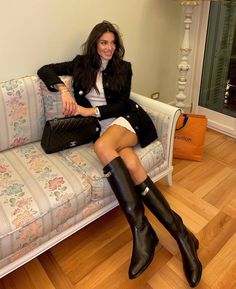 Autumn Fashion Aesthetic, Elegant Old Money Outfits, Old Money Outfits For Women, Old Money Outfits Women, Hermes Boots, Outfit Old Money, Knee Boots Outfit, Old Money Fashion, Money Fashion