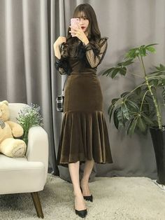 Velvet Skirt Outfit Ideas, Velvet Skirt Outfit, Clothes For Work, Skirt Outfit Ideas, Velvet Dress Designs, Office Fashion Women, Business Casual Dresses, Korean Fashion Trends, Velvet Skirt