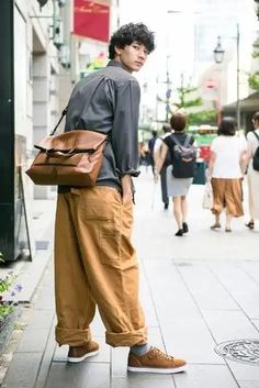 Traveler Fashion, Japanese Street Fashion Men, Japan Fashion Street, Mens Fashion Casual Outfits, Japanese Street Fashion, Yohji Yamamoto, Japan Fashion, Asian Style