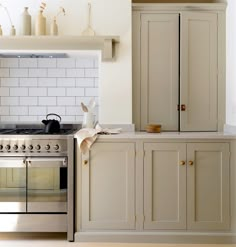 the kitchen is clean and ready to be used as an appliance for cooking