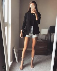 What To Wear To Brunch, Style A Blazer, Drinks Outfits, Transparent Bag, Elegante Casual, Looks Black, Looks Chic, How To Style, Outfits Casuales