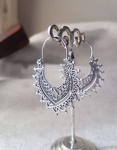 African geometric silver plated earrings SIZE: 48 mm x 38 mm. YOU CAN FIND SOME SIMILAR MODELS IN: https://www.etsy.com/es/listing/483419991/pendientes-tribal-espiral-brass-earrings?ref=shop_home_active_1&frs=1 https://www.etsy.com/es/listing/702446473/pendientes-bohemios-ethnic-earrings-gold?ref=shop_home_active_6&frs=1 https://www.etsy.com/es/listing/701692855/pendientes-tribales-gold-earrings-ethnic?ref=shop_home_active_7&frs=1 SHIPPING: I use certified mail for my shipments. You Bohemian Silver Hoop Earrings For Summer, Silver Hoop Earrings In Alloy, Bohemian Metal Plug Earrings With Ear Wire, Unique Summer Metal Jewelry, Bohemian Alloy Earrings For Festivals, Bohemian Metal Dangle Hoop Earrings, Nickel Free Alloy Round Hoop Earrings, Bohemian Metal Hanging Hoop Earrings, Bohemian Metal Plug Earrings Nickel Free