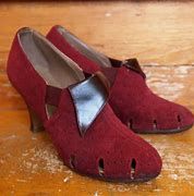 1930s red mule shoes - Bing images Parisian Shoes, 1940s Shoes, 1940s Woman, Modern Shoes, Stunning Shoes, Shoe Tags