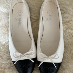 Authentic Chanel Ballet Flats Worn Couple Times Inside So Minimal Wear I Absolutely Love These Rare Finds Unfortunately They’re A Bit Small And Should’ve Sized Up European Size 38 Chanel Ballerina, Black And White Flats, Ballet Socks, Chanel Flats, Flat Color, Chanel Shoes, Chanel Ballet Flats, Flat Shoes Women, Ballet Flats