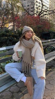 Boston Style Winter, City Snow Outfits, Beige Scarf Outfit Winter, Headwarmer Outfit, Winter Chicago Outfit, Budapest Outfit Winter, Montreal Fits, Winter Nyc Outfits