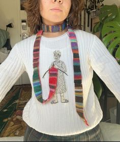 ca8ty Hand Knit Gifts, Funky Crochet Scarf, Granny Scarf, Scarf Sweater, Funky Style, Crochet Fashion Patterns, Fire Fits, Crochet Inspo, Mode Inspo