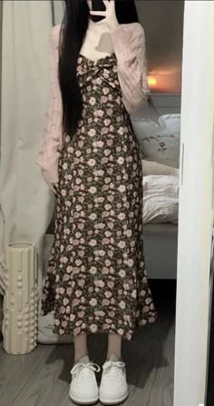 Long Dress With Cardigan Aesthetic, Aesthetic Long Dress Casual, Korean Long Dress Outfit, How To Style Long Dresses, Thift Outfit, Casual Outfits Minimalist, Outfits To Impress, Korean Casual Outfits